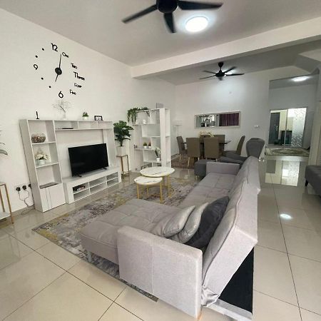 Safiyya Homestay 켈루앙 외부 사진