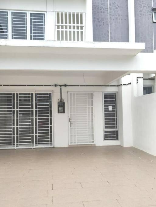 Safiyya Homestay 켈루앙 외부 사진